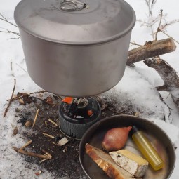 SilverAnt 2350ml Camping Pot and Pan Set, bei dem die Pfanne auch als Teller genutzt werden kann