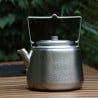 SilverAnt Titanium Bushcraft Kettle draußen auf einem Tisch