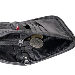 Tatonka Zip Money Box RFID B Innentasche beispielhaft mit Münzen gefüllt