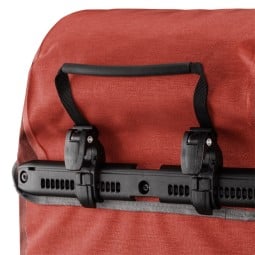 Quick-Lock 2.1 Verschluss am ORTLIEB Bike-Packer Plus Salsa-Dark Chili