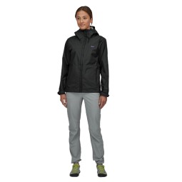 Patagonia Torrentshell 3L Rain Jacket Damen Black von 175 cm großen Model in Größe S getragen