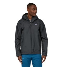Patagonia Torrentshell 3L Rain Jacket black getragen von 185 cm großem Model in Größe M