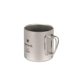 Snow Peak Ti-Double 450 Mug von der Seite mit den klappbaren Griffen