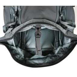 Mystery Ranch Bridger 45 Rucksack Mineral Grey mit Gurtband zur Sicherung