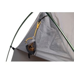 Wechsel Trailrunner Zelt mit eingepackten Abspanneinen