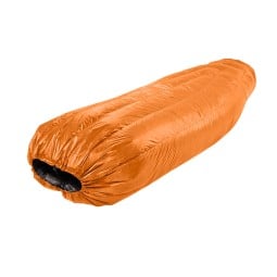 Enlightened Equipment Revelation Sleeping Quilt rundum geschlossen, beispielhaft in Orange