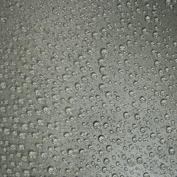 Detailansicht wasserfeste Oberfläche am Tasmanian Tiger Stuffbag 15 WPV Stone Grey Olive