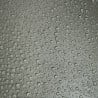 Detailansicht wasserfeste Oberfläche am Tasmanian Tiger Stuffbag 48 WPV Stone Grey Olive mit Wassertropfen
