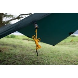 Ticket To The Moon Hammock Moon Tarp Dark Green mit Abspannleinen mit Steckschließen