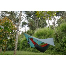 Ticket To The Moon Lightest Hammock Tarp im Einsatz