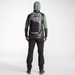 Pajak XC2 SVR Tagesrucksack von Model getragen, Rückansicht