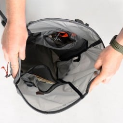 Blick in den Pajak XC2 SVR Daypack hinein, Inhalt der Innentaschen nicht enthalten