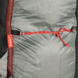 Detailansicht Kompressionsriemen seitlich am Pajak XC2 SVR Daypack Rucksack
