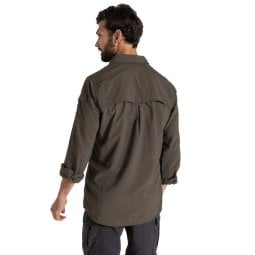Craghoppers NosiLife Adventure Langarmshirt III Woodland Green von Model getragen Rückansicht