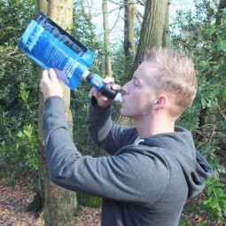 Sawyer Squeeze Wasserfilter im Einsatz mit der Sawyer Faltflasche