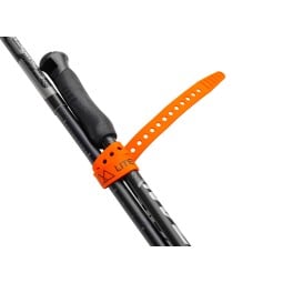 Liteway Pole Straps beispielhaft genutzt um Trekkingstöcke aneinander zu befestigen