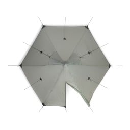 Liteway Scout Tarp Ultra von oben mit einem Eingang geöffnet