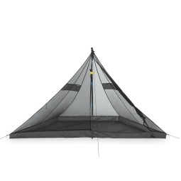 Liteway Scout Half Mesh Shelter beispielhaft mit Trekkingstöcken aufgebaut