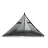 Liteway Scout Half Mesh Shelter beispielhaft mit Trekkingstöcken aufgebaut