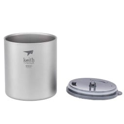 Keith Titanium Thermobecher mit Trinkdeckel daneben