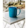 Snow Peak Ti-Single 450 Cup Eloxiert Titantasse blau auf Tisch gestellt