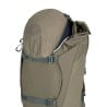 Osprey Metron 22 Tagesrucksack Tan Concrete mit Helmhalterung nach oben eingesetzt