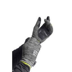 Ortovox Fleece Light Glove angezogen