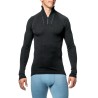 Woolpower Zip Turtleneck Lite von männlichem Model getragen
