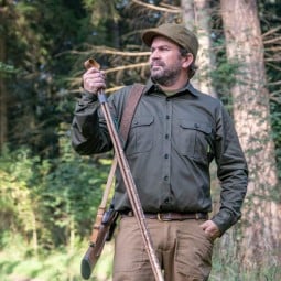Waldkauz Waldmeister Outdoorhemd Oliv im Einsatz