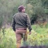 Waldkauz Grimbart Lodenhemd Oliv Rückansicht im Außeneinsatz