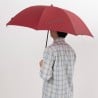 Montbell O.D. Umbrella 60 im Einsatz, beispielhaft in Rot dargestellt