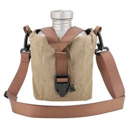 Keith Titanium Cantene Feldflasche mit Becher in Tasche gepackt