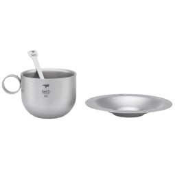 Keith Titanium Kaffeetasse mit Löffel neben Unterteller