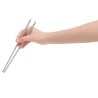Keith Titanium Solid Core Chopsticks beispielhaft in der Hand gehalten