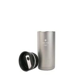 Snow Peak Titanium 350 Kanpai Bottle mit Deckel daneben