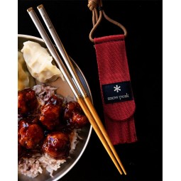 Snow Peak Wabuki Chopsticks im Einsatz