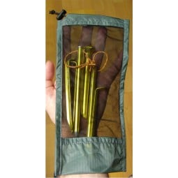 Big Sky International See-Um Stake Bag beispielhaft abgebildet mit Heringen darin (nicht enthalten)