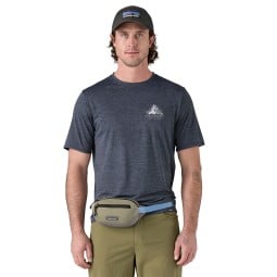 Patagonia Terravia Mini Hip Pack RVGN als Bauchtasche getragen