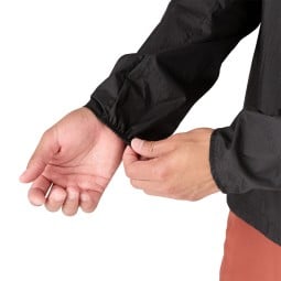 Patagonia Houdini Windbreaker Jacke BLK Ärmel