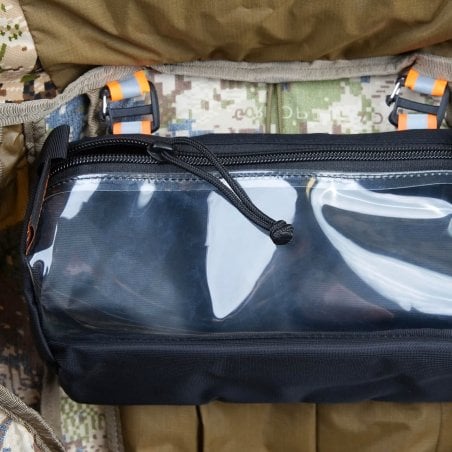 Mystery Ranch Quick Attach Void Bag black im Einsatz