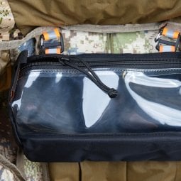 Mystery Ranch Quick Attach Void Bag black im Einsatz