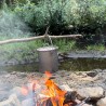 SilverAnt Titanium 750ml Pot mit Henkel überm Feuer aufgehängt