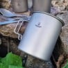 SilverAnt Titanium 500ml Cup with Lid draußen im Einsatz