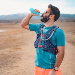 HydraPak SoftFlask 250ml Faltflasche mit kompakten Abmessungen liegt gut in der Hand
