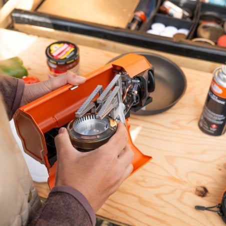 GSI Selkirk 270 Butane Stove Gaskocher kann nach dem Einsatz in dem robusten Case verstaut werden