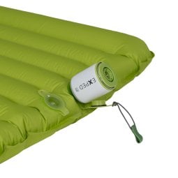 Exped Ultra Pump bei einer Exped Isomtate im Einsatz