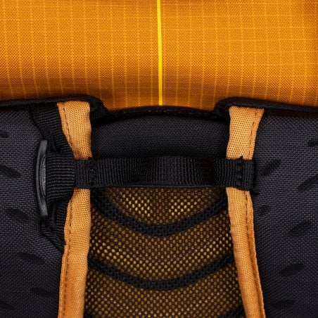 Exped Skyline 45 Rucksack mit Gurtband zwischen den Schulterträgern