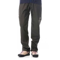 Montbell Thunder Pass Pants Regenhose Damen Gunmetal von Model getragen