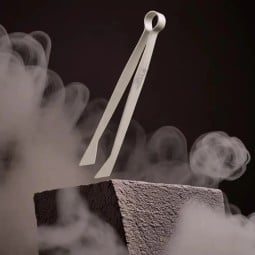 Keith Titanium Tongs Titanzange in Szene gesetzt