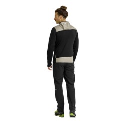 Ortovox Fleece Light Hoody Black Raven Rückansicht von Model getragen